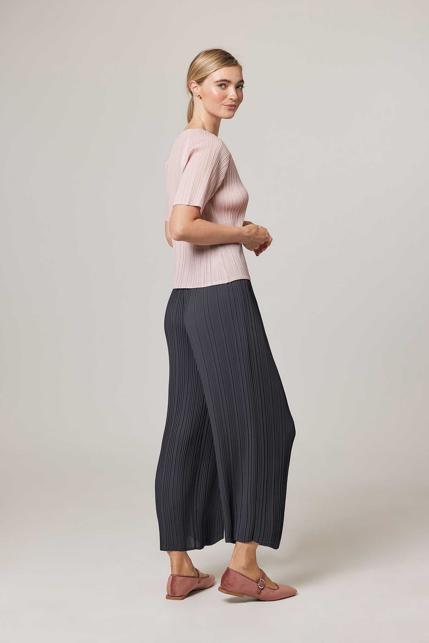 Zoe Soft Matte Plissé Wide-Leg Pant